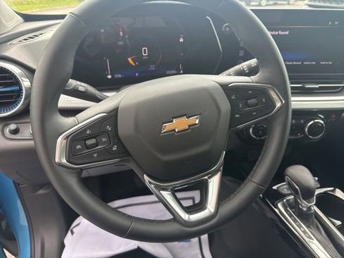 Used 2025 Chevrolet Trax LT w/ LT Convenience Package FWD image 16