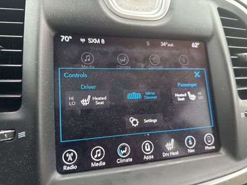 Used 2017 Chrysler 300 Limited w/ 300 Premium Group image 4