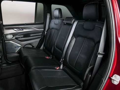 Used 2022 Jeep Grand Cherokee Overland w/ Luxury Tech Group IV image 12