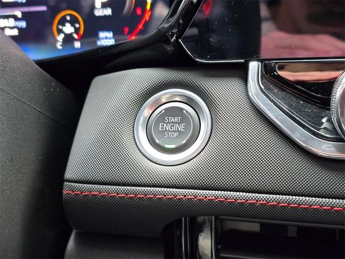 Used 2025 Chevrolet Colorado Z71 w/ Technology Package image 28