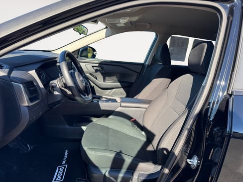 Used 2024 Nissan Rogue S image 10