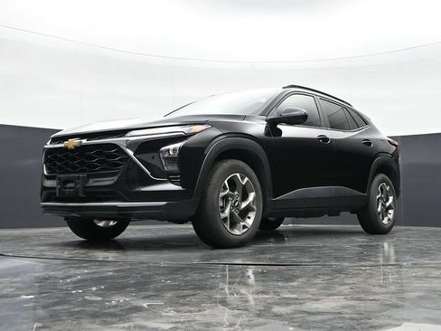 Used 2025 Chevrolet Trax LT w/ LT Convenience Package FWD image 36