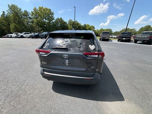Used 2022 Toyota RAV4 LE FWD image 8
