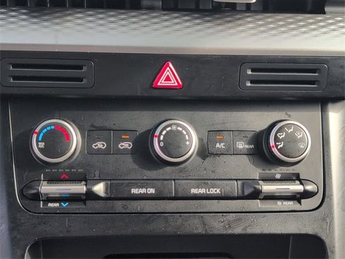 Used 2023 Kia Carnival LX image 16