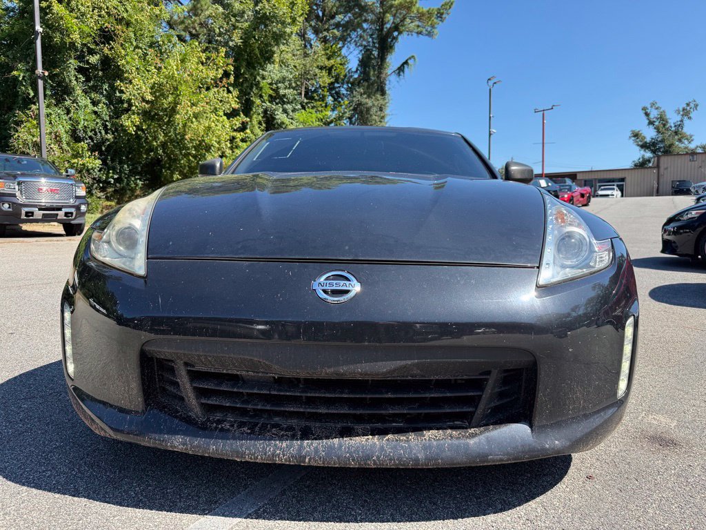 Used 2016 Nissan 370Z Coupe RWD image 3