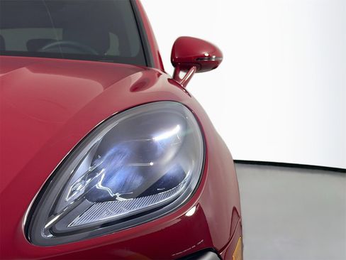 Certified 2023 Porsche Macan image 15