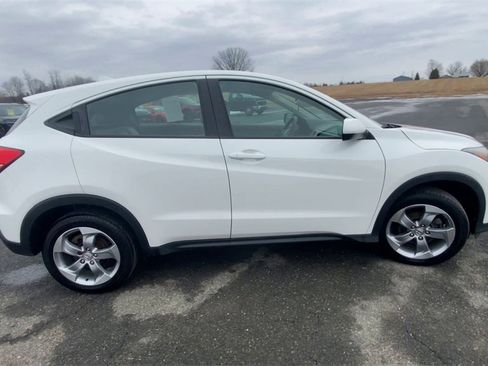 Used 2018 Honda HR-V LX image 9