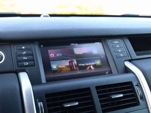 Used 2017 Land Rover Discovery Sport SE image 18