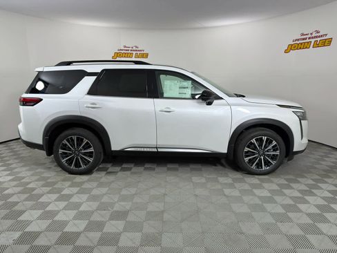 New 2026 Nissan Pathfinder Platinum AWD/4WD image 7
