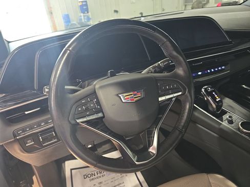 Used 2022 Cadillac Escalade ESV Sport AWD/4WD image 17
