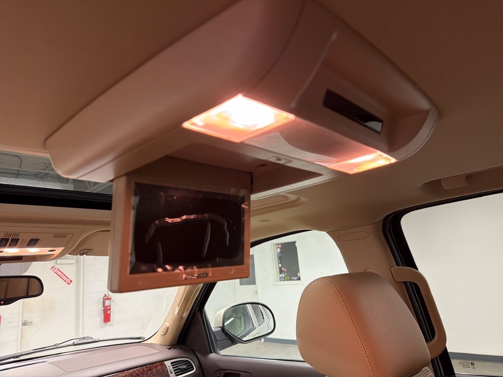 Used 2014 GMC Yukon Denali RWD image 30