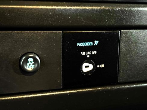 Used 2020 GMC Savana 2500 w/ Driver Convenience Package image 19