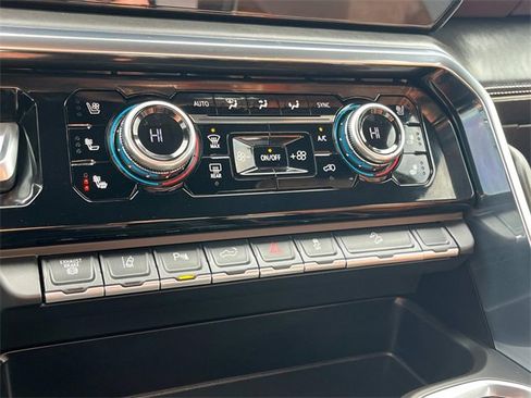 Used 2025 GMC Sierra 3500 Denali Ultimate image 24