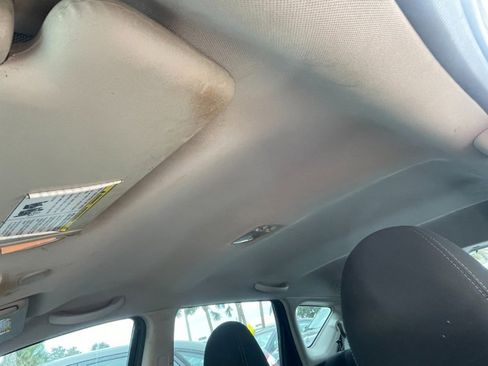 Used 2016 Nissan Versa SV image 10