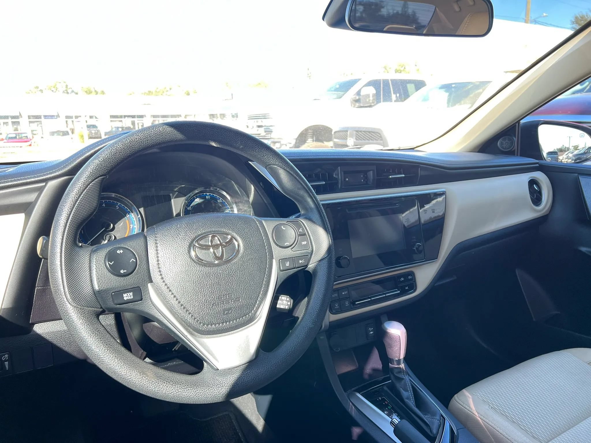 Used 2017 Toyota Corolla LE FWD image 13