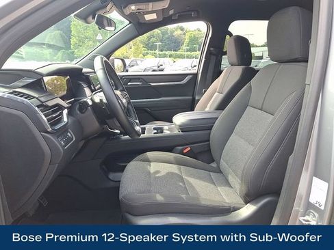 Used 2025 GMC Acadia Elevation AWD/4WD image 2