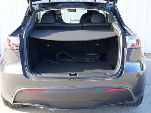 Used 2024 Tesla Model Y Performance image 10