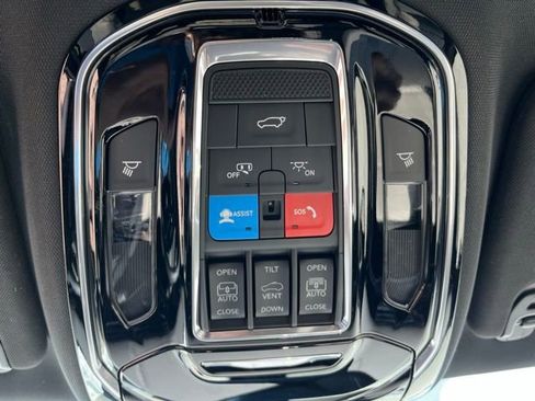 Used 2025 Jeep Grand Wagoneer 4WD image 20