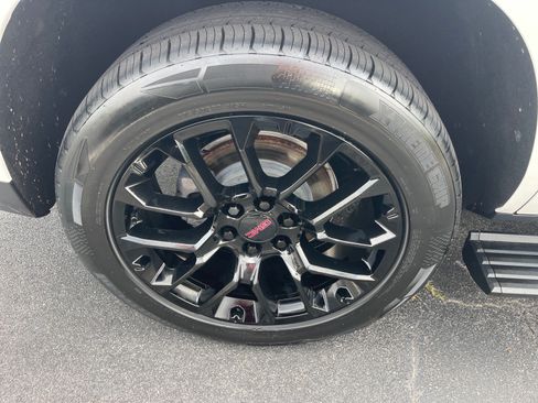 Used 2023 GMC Yukon Denali w/ LPO, Floor Liner Package AWD/4WD image 20