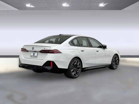 Used 2025 BMW i5 M60 w/ Premium Package image 8