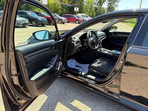 Used 2018 Honda Accord LX image 8