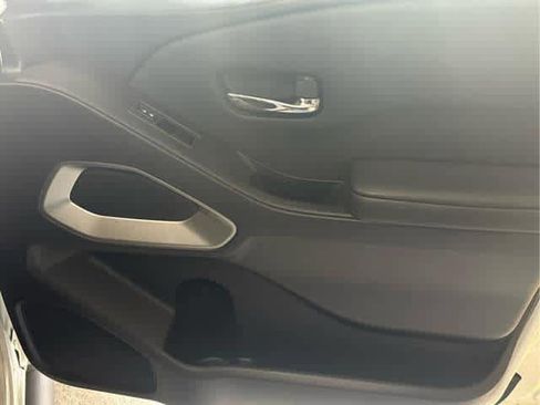 Used 2022 Nissan Frontier SV image 36