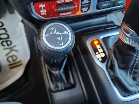 Used 2024 Jeep Wrangler Unlimited Rubicon w/ XTREMEE 35" Tire Package image 19