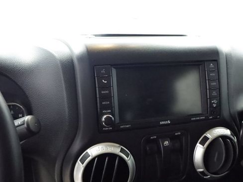 Used 2015 Jeep Wrangler Rubicon w/ Power Convenience Group AWD/4WD image 20