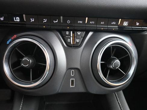 Used 2025 Chevrolet Blazer LT FWD image 14