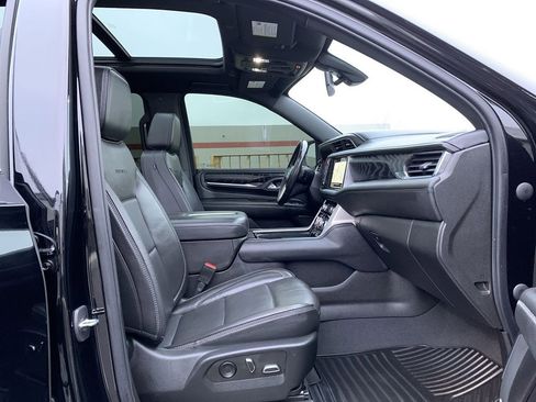 Used 2022 GMC Yukon XL Denali image 38