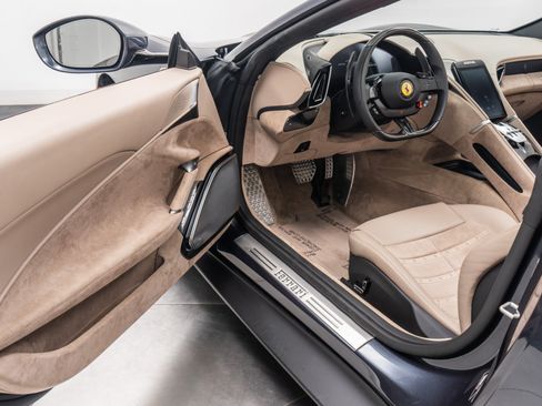 Used 2025 Ferrari Roma Spider RWD image 23