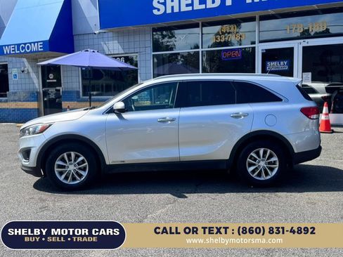 Used 2017 Kia Sorento AWD image 8