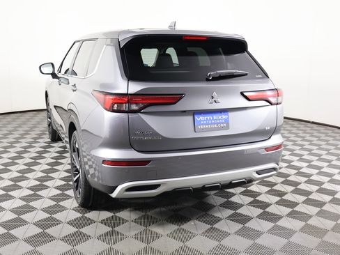 Used 2022 Mitsubishi Outlander SE image 7