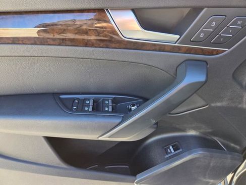 Used 2019 Audi Q5 Premium w/ Convenience Package image 25