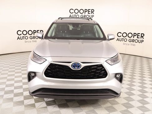 Used 2023 Toyota Highlander XLE FWD image 9