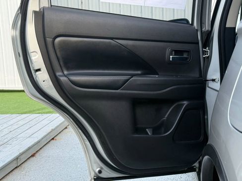 Used 2020 Mitsubishi Outlander SE image 14