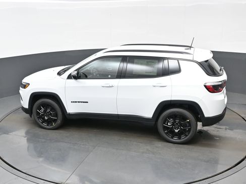 New 2026 Jeep Compass Latitude image 19