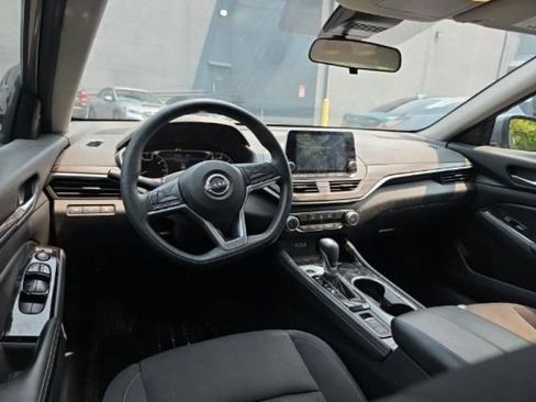 Used 2023 Nissan Altima 2.5 SV AWD/4WD image 6