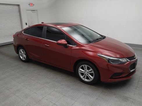 Used 2018 Chevrolet Cruze LT w/ Sun And Sound Package FWD image 11