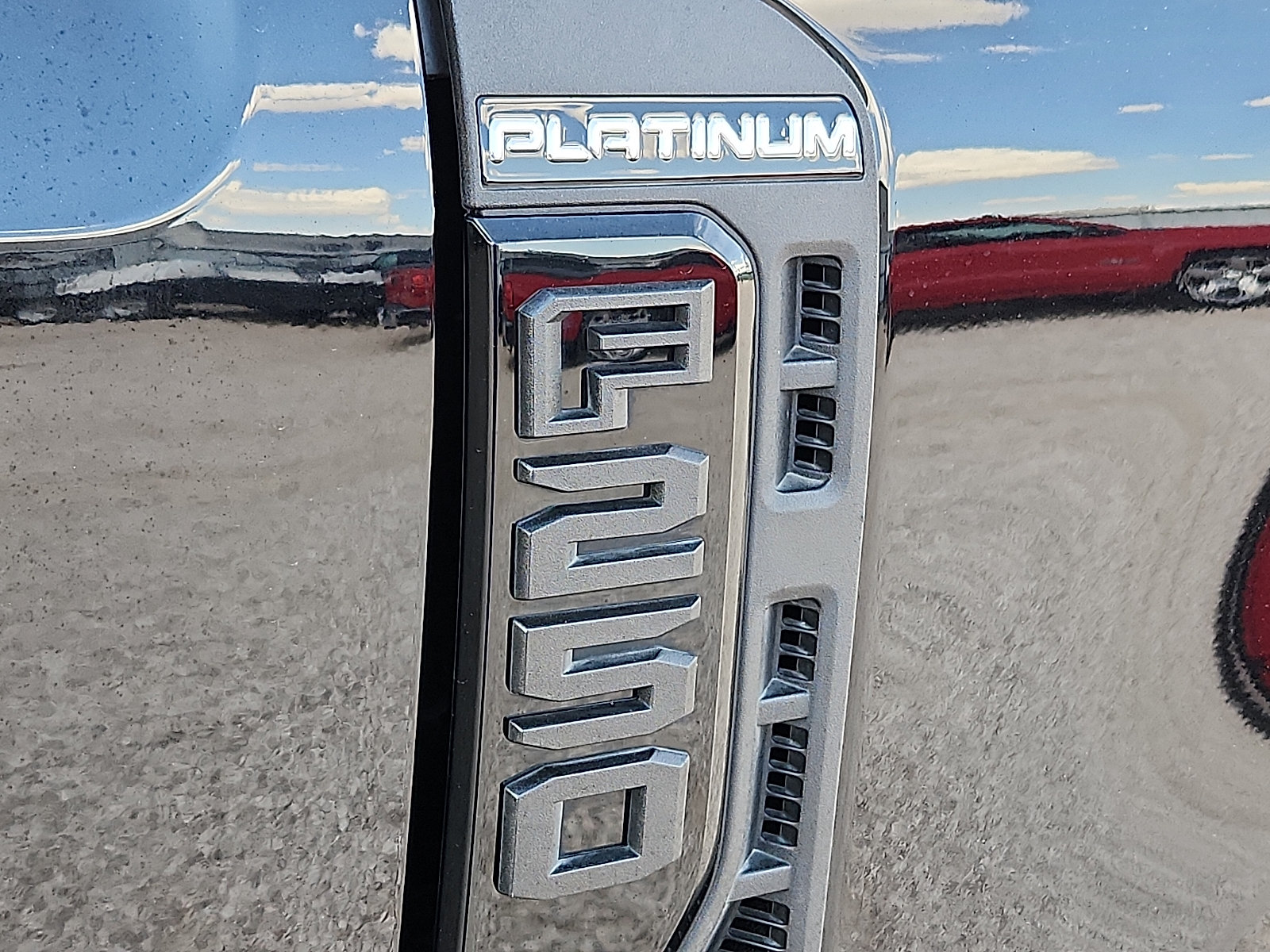 Used 2025 Ford F250 Platinum w/ Tremor Off-Road Package AWD/4WD image 9