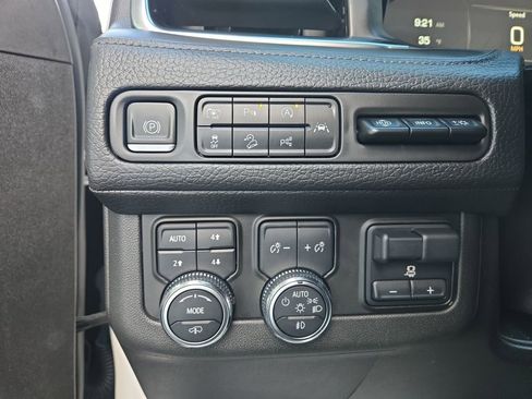 Used 2023 GMC Yukon XL Denali w/ Denali Reserve Package image 27