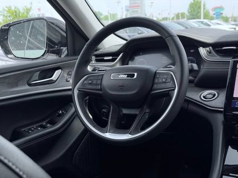 Certified 2023 Jeep Grand Cherokee Limited w/ Luxury Tech Group II AWD/4WD image 24