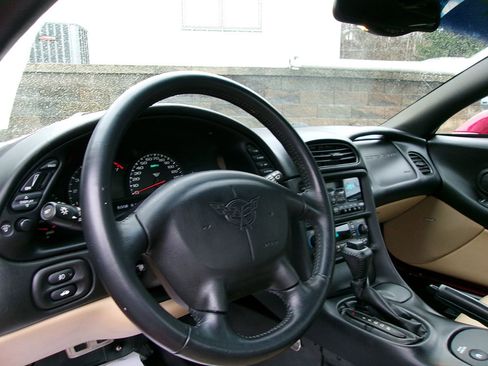 Used 2004 Chevrolet Corvette Convertible w/ Preferred Equipment Group image 5