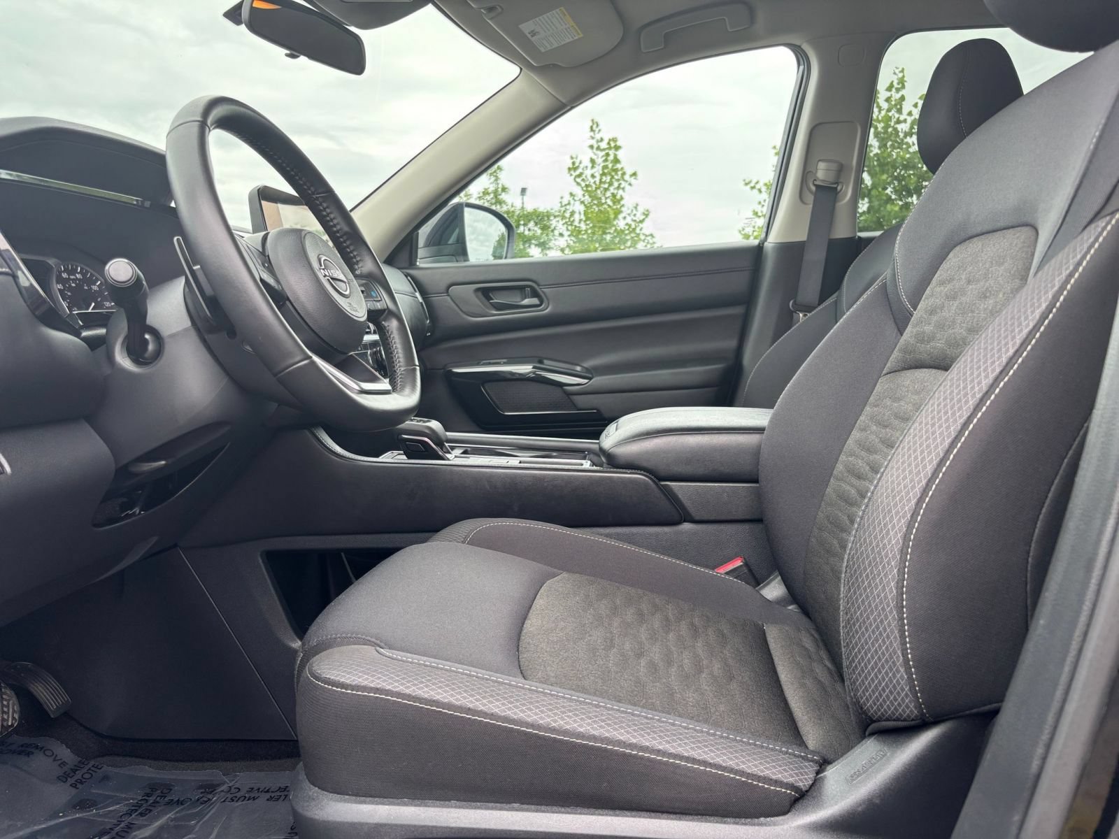 Used 2025 Nissan Pathfinder SV FWD image 26