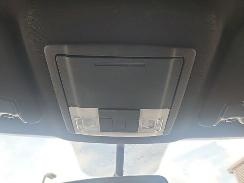 Used 2017 Ford Explorer XLT w/ Equipment Group 202A AWD/4WD image 19