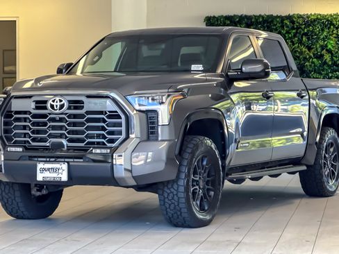 Used 2025 Toyota Tundra Platinum w/ TRD Off-Road Package AWD/4WD image 8