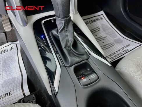 Used 2022 Toyota Corolla Cross L FWD image 22