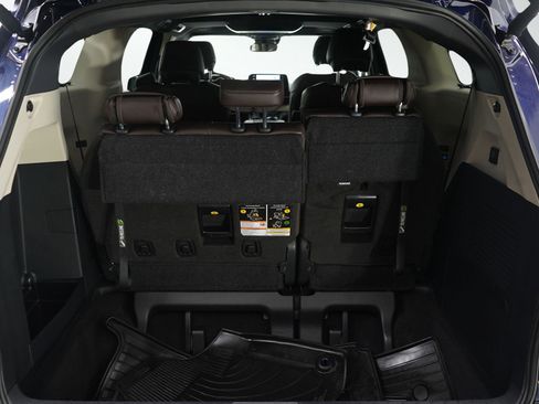 Used 2023 Toyota Sienna Platinum image 9