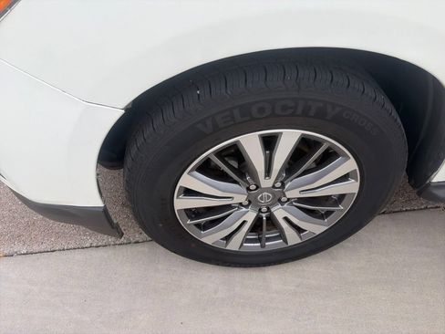 Used 2020 Nissan Pathfinder SV FWD image 36