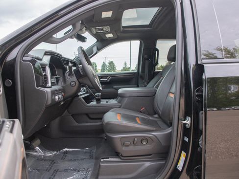 Used 2025 GMC Sierra 1500 AT4 w/ Technology Package AWD/4WD image 23